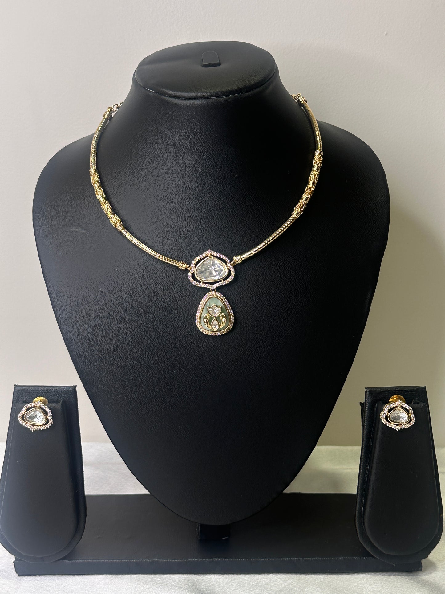 Aarvi Moissanite Hasli Set