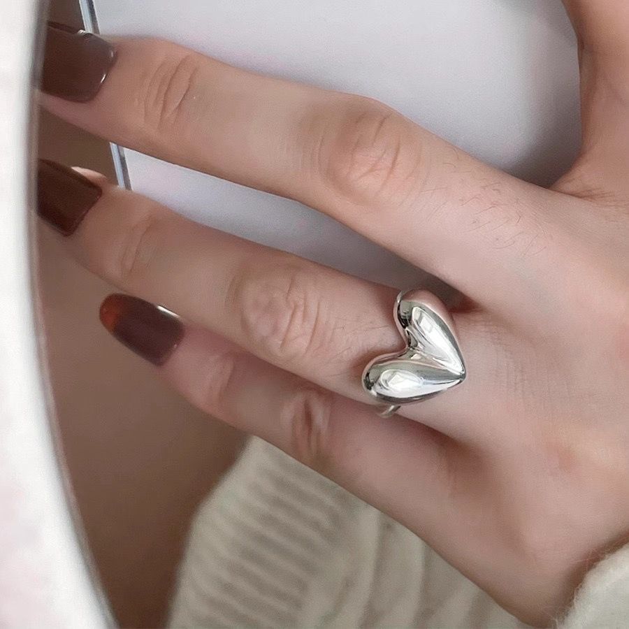 Luna Heart Minimal Ring
