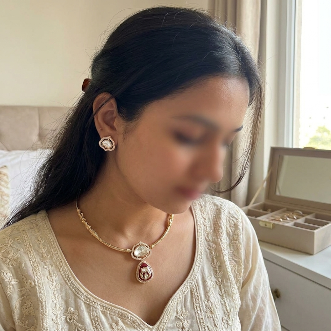 Aarvi Moissanite Hasli Set