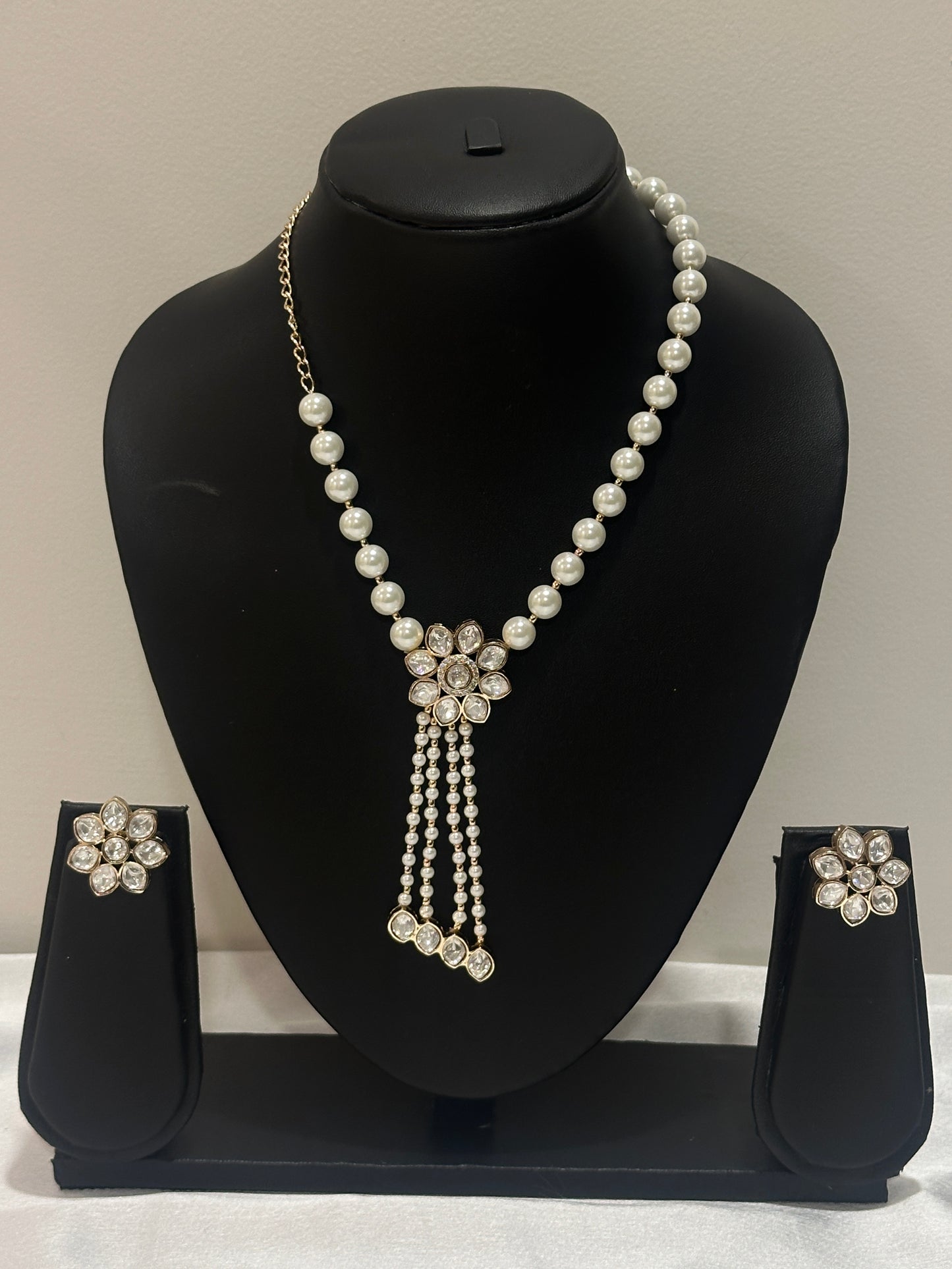 Asymmetry Pearl–Moissanite Set