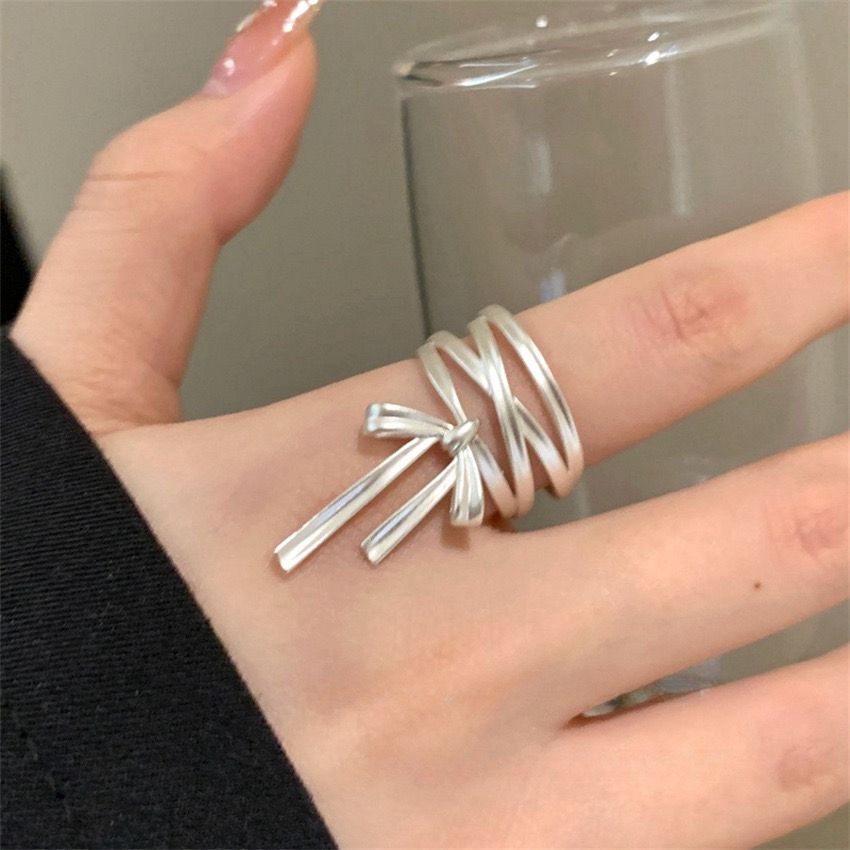 Luna Bow Minimal Ring