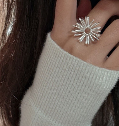 Luna Sunflower Minimal Ring