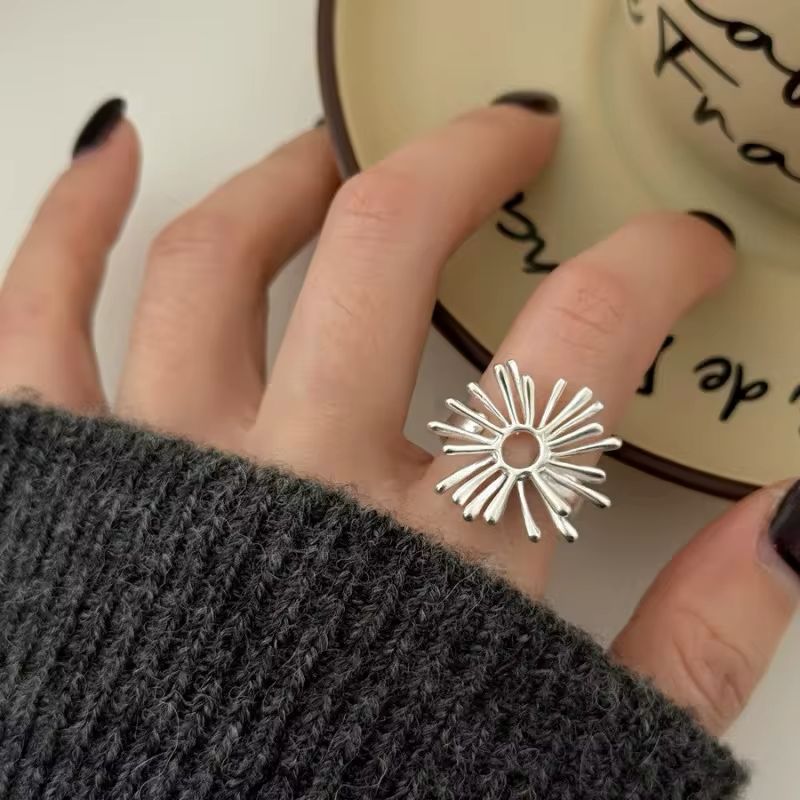 Luna Sunflower Minimal Ring