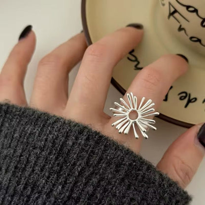 Luna Sunflower Minimal Ring